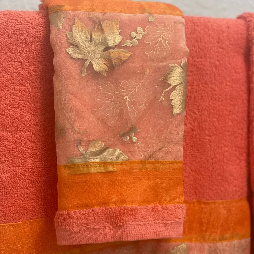 Towels - Picture 3 of 5